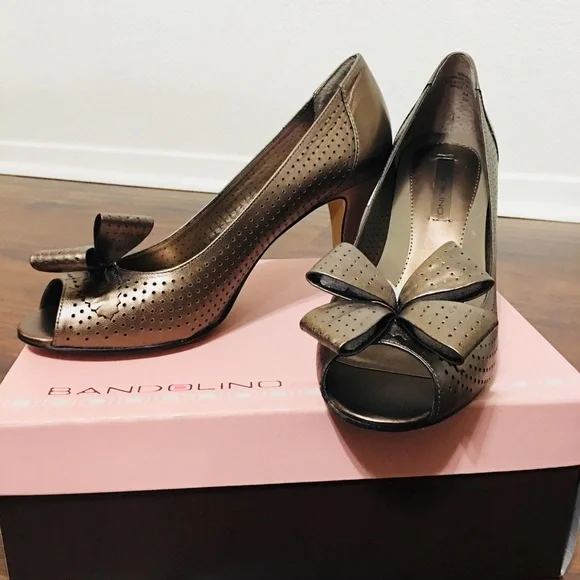 ✨4/$25✨ Metallic Brown Bandolino Heels - Size 7 - Picture 2 of 10